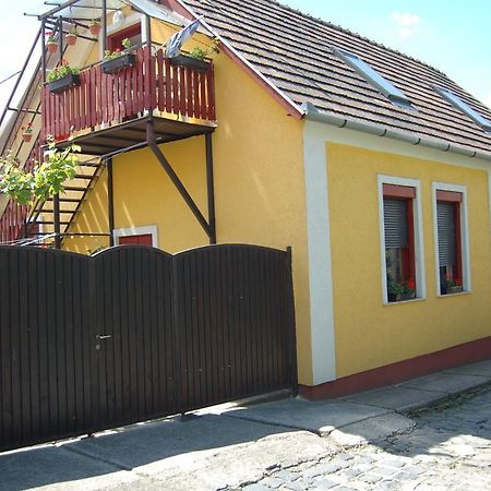 Zach Klara Utcai Apartman Вишеград Екстер'єр фото