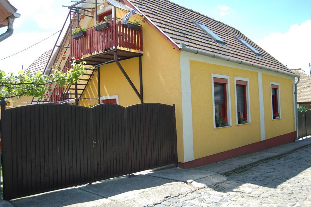 Zach Klara Utcai Apartman Вишеград Екстер'єр фото